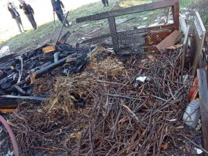 Bahçedeki Odunlar Tutuştu Ev Yanmaktan Kurtuldu