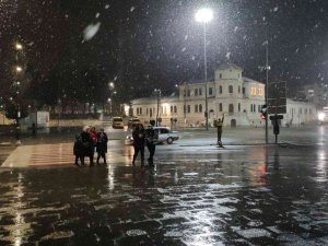 Kar Yağışı Etkisini Gösterdi, Bazı Sürücüler Yolda Kaldı