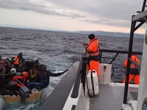 İ̇zmir Açıklarında 59 Düzensiz Göçmen Kurtarıldı