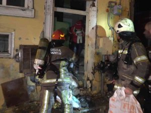 Alev Alev Yanan Binada Mahsur Kalan Kadını İtfaiye Ekipleri Zamanla Yarışarak Böyle Kurtardı