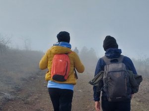 Doğa Yürüyüşçülerine Sis Eşlik Etti