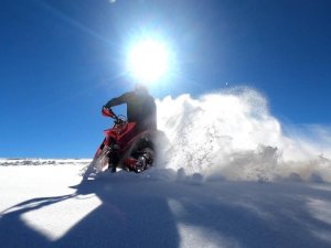 Motosiklet Tutkunları Karla Kaplanan 3 Bin Rakımda Ki Esence’de Adrenaline Doydu