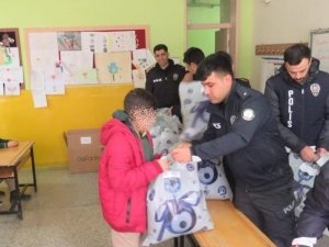 Malatya Polisinde Öğrencilere Anlamlı Yardım