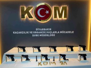Diyarbakır’da Ev Aramasında 10 Adet Tabanca Ele Geçirildi