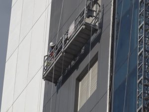 Şişli’de Kule İnşaatındaki Asansörde Mahsur Kalan 2 İşçi Kurtarıldı