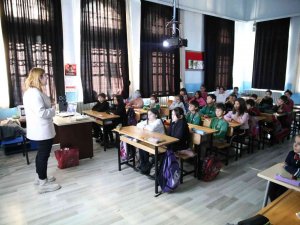 İ̇lkokul Öğrencilerine Sıfır Atık Ve Çevre Eğitimi Verildi