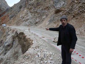 Malatya’da Yağış Sonrası Göçen Yol Tehlike Saçıyor