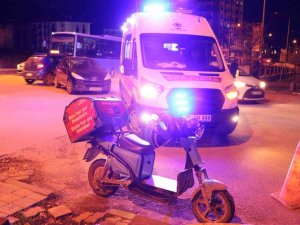 Edirne’de Otomobille Çarpışan Motosikletli Kurye Yaralandı