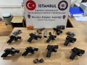 İ̇stanbul’da Silah Kaçakçılarına Operasyon: Garaj Kumandası Görünümlü Suikast Silahı Ele Geçirildi