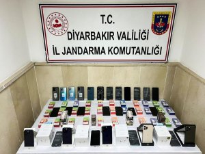 Diyarbakır’da Kargo Aktarma Merkezinde Çok Sayıda Kaçak Ürün Ele Geçirildi