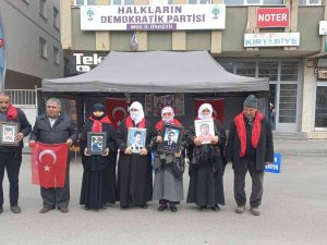 Muşlu Babadan Dağdaki Oğluna Çağrı: “Annen Şu An Ölüm Döşeğinde”