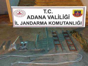 Adana’da Kaçak Kazı Yapan 3 Kişi Suçüstü Yakalandı