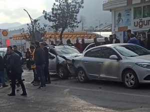 Tatvan’da Zincirleme Kaza: 3 Yaralı
