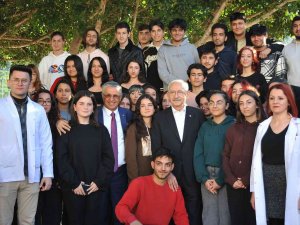 Kılıçdaroğlu, Kemer’de Öğrencilerle Bir Araya Geldi