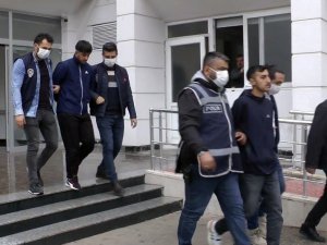 Biri Darp Etti, Diğeri Sokak Ortasında Silahla Vurdu