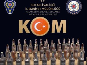 Kamyondan Kaçak Alkol Çıktı