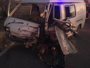 Afyonkarahisar’da Trafik Kazası: 2 Ölü, 5 Yaralı