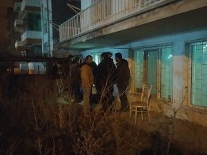 Boşanma Aşamasındaki Eşinin Evinin Önünde Canına Kıydı