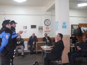 Polisler Dolandırıcılık Olaylarına Karşı Kahvehaneleri Gezerek Vatandaşları Uyardı