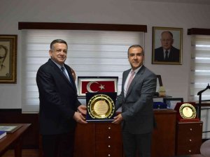 Ali Erdemoğlu’na Teşekkür Plaketi