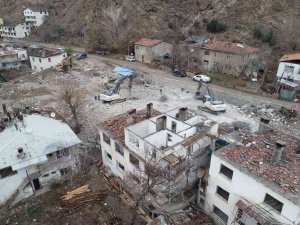 Sular Altında Kalacak Olan Yusufeli’nde Yıkım İşlemleri Hızla Devam Ediyor