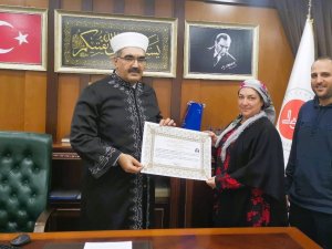 İ̇ngiliz Vatandaşı Claire Müslüman Oldu