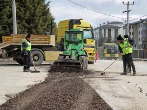 Kütahya’nın Hacıazizler Mahallesi’ne Asfalt