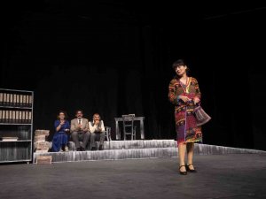 Mersin Şehir Tiyatrosu İ̇zmir’de Perde Açtı