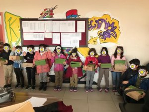 Van’da İhtiyaç Sahibi Çocuklara Kışlık Bot Ve Mont Desteği