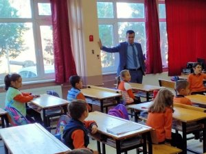 Müdür Yıldırak, Okulların Eksikliklerini Yerinde Tespit Ediyor