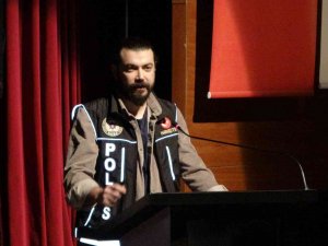 Kartallı Vatandaşlara ‘En İ̇yi Narkotik Polisi Anne’ Eğitimi