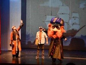 Çocuklar Türk Dünyası Kahramanlarını Tiyatro İle Öğrendi