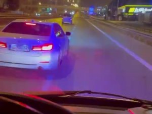 Maltepe’de Hasta Almaya Giden Ambulansın Önünü Keserek Yol Vermeyen Sürücü Kamerada