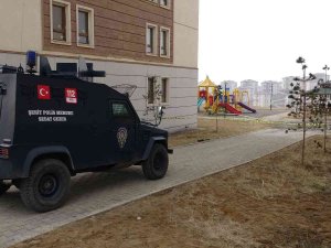 Yüksekova’da 6. Kattan Düşen Şahıs Hayatını Kaybetti