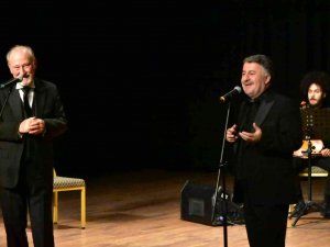 “Şifa Niyetine” Gösterisi Esenyurtlularla Buluştu