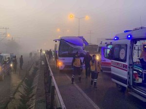 İ̇şçi Servisi Tıra Arkadan Çarptı: 12 İşçi Yaralı