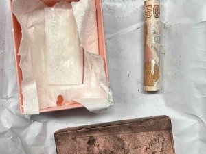 Beşiktaş Polisinden “Ciciş Kardeşlerin” Evine Baskın: Rulo Şeklinde Para Ve Kokain Bulundu