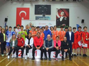 Aydın’da Badmiton Gençler Erkek Kız Turnuvası’nda İl Birincileri Belli Oldu