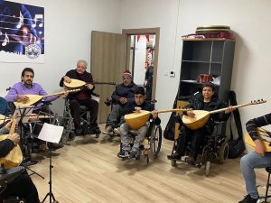 Özel Bireyler, Resim, Müzik Ve Satranç Kursları İle Hayata Hazırlanıyor