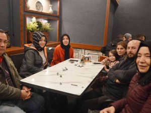 Sokak Hayvanları İçin Bir Araya Geldiler