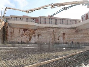Mardin’de Kapalı Otopark Projesinin İlk Betonu Döküldü