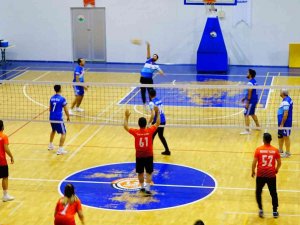 İ̇lkadım Belediyesi Birimler Arası Voleybol Turnuvası Başladı