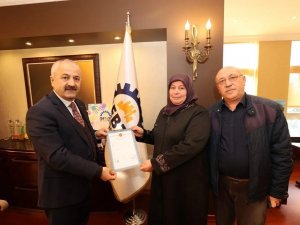 27 Yıllık Tapu Ve Mülkiyet Sorununun Çözüldüğü Mahallede İlk Tapu Verildi