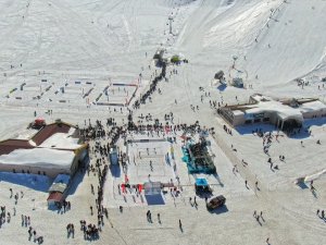 Yedikuyular Kayak Merkezi Kar Voleybolu Dünya Turu’na Ev Sahipliği Yapacak