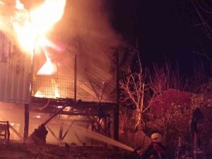 Yayla Evi Alev Alev Yandı