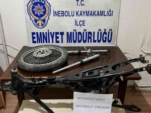 Park Halindeki Motosikleti Çalıp Parçalayan Şahıs, Parçaları Satmak İsterken Yakalandı