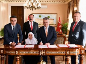 Antalyalı Hayırseverler Şehre Değer Katmaya Devam Ediyor