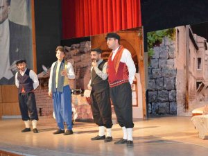 ’Gesi Bağları’ Adlı Tiyatro Oyununa Büyük İ̇lgi