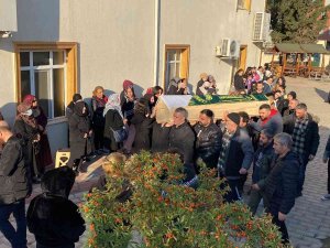 Köprü Altında Ölü Bulunan 13 Yaşındaki Kız Son Yolculuğuna Uğurlandı