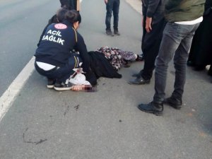 Elazığ’da Yolun Karşısına Geçmek İsteyen Kadına Otomobil Çarptı